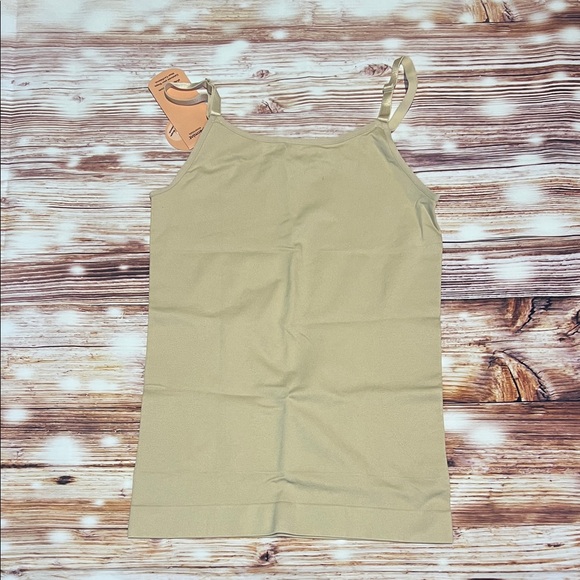 Shapermint Other - Shapermint Essentials All Day Everyday Scoop Neck Cami